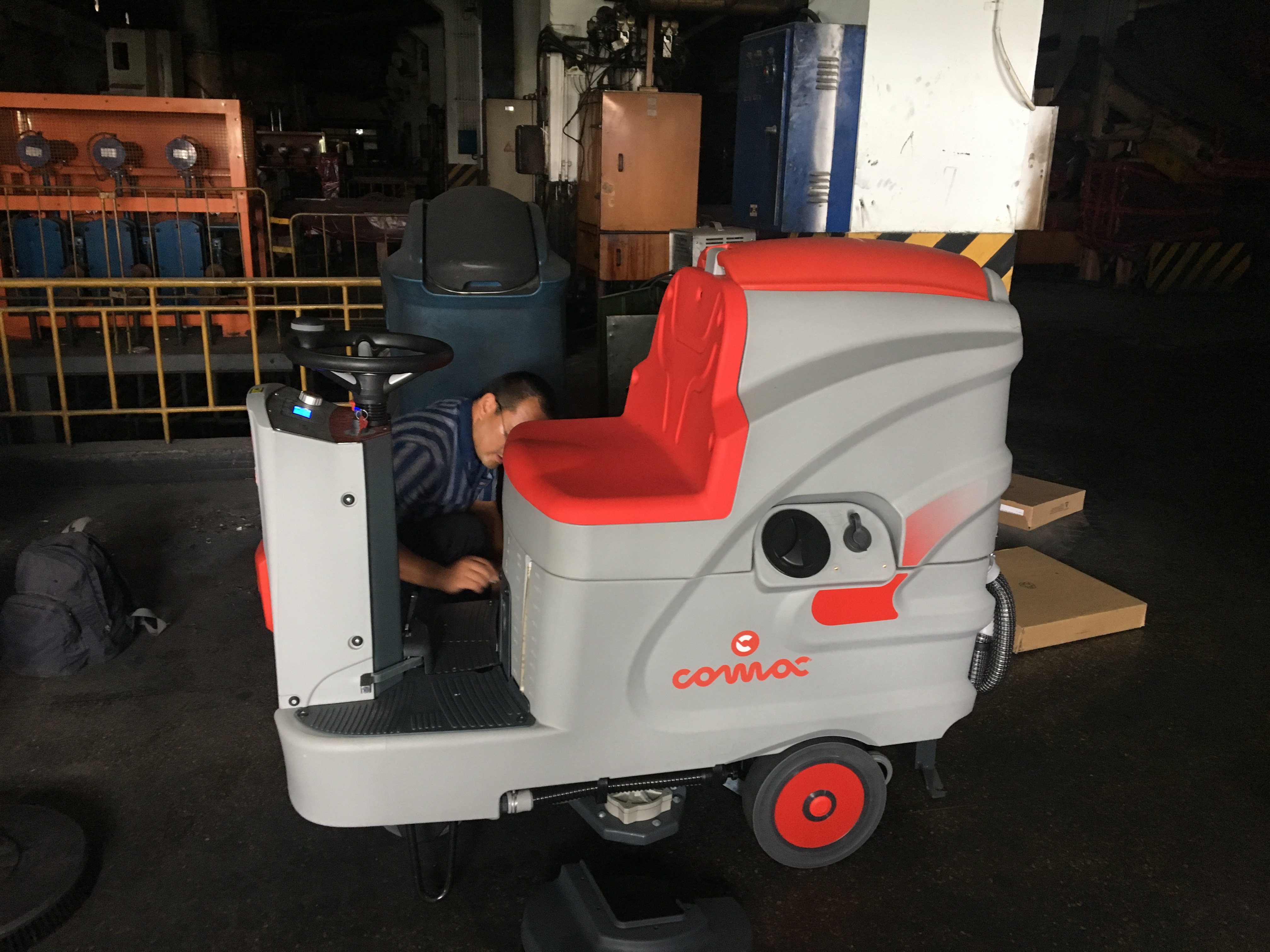 電動洗地機(jī)