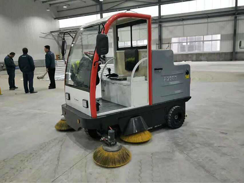 電動(dòng)洗地機(jī)