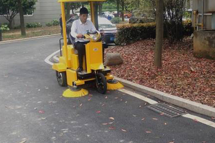 駕駛式掃地車(chē)