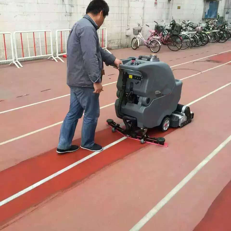 手推式洗地機