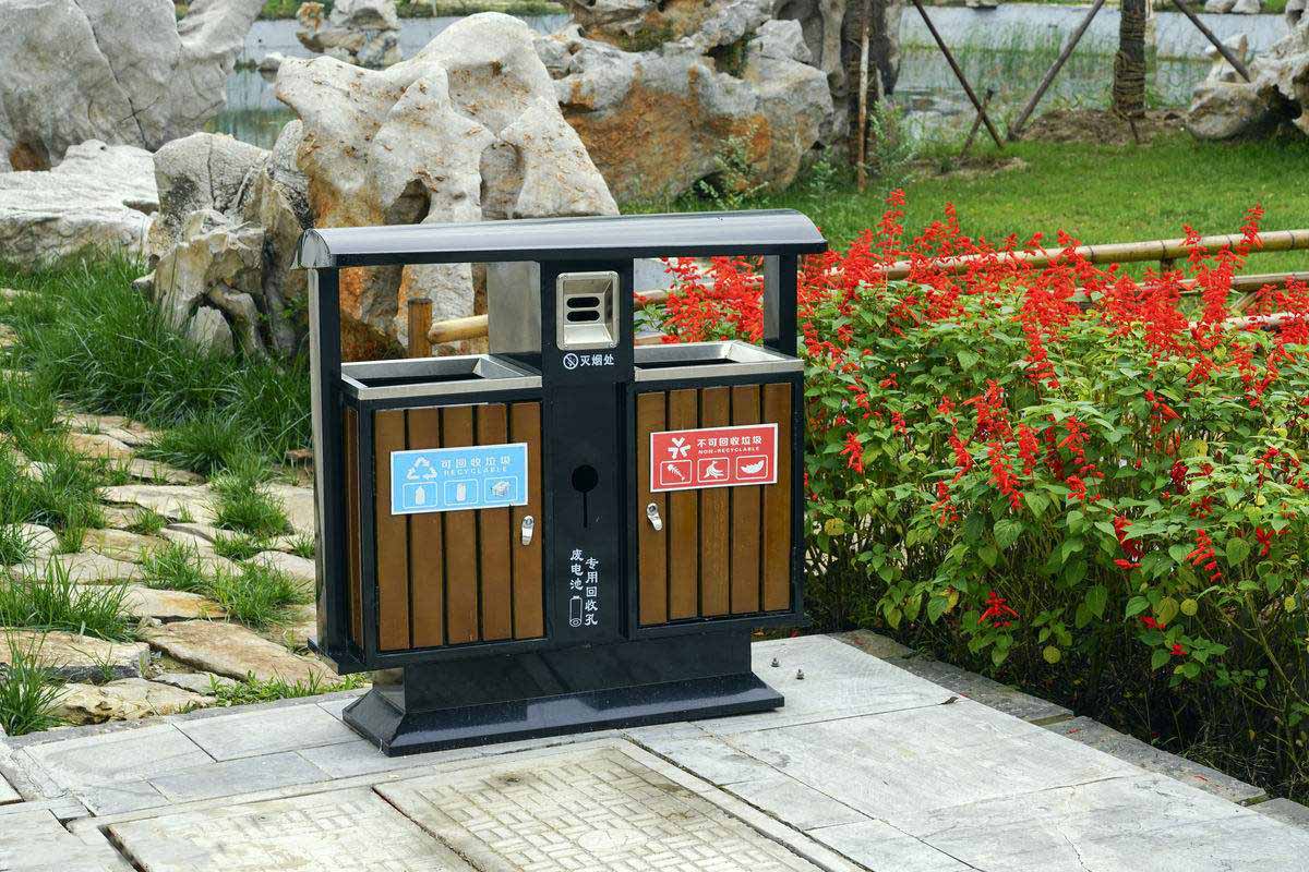 景區(qū)垃圾桶